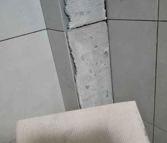 博乐瓷砖空鼓维修公司分享下厨房瓷砖脱落的补救措施。